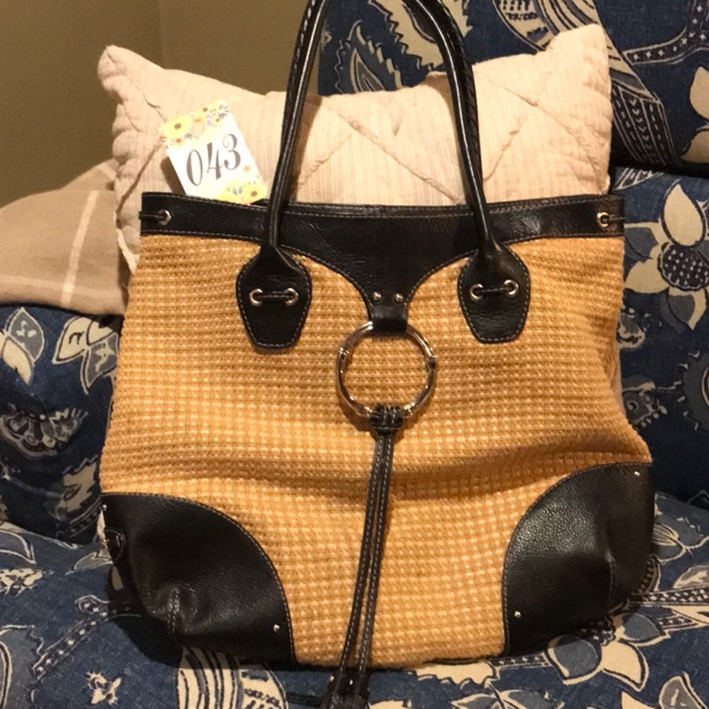43.  SAK pocketbook